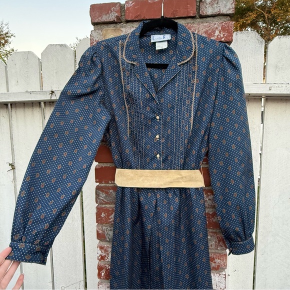 Vintage 70a Leslie Fay Navy Patterned Dress with Beige Belt - Picture 3 of 8